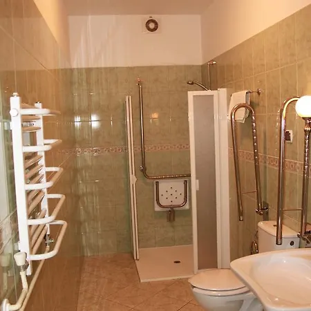 Palac W Nosowie فندق مبيت وإفطار
