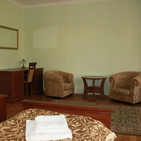 فندق مبيت وإفطار Palac W Nosowie